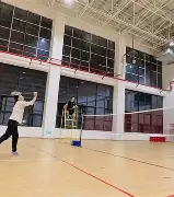 羽毛球赛场再起风云：祁连青龙队读秒绝平漠南火狐队，新援首秀制胜新人首发惊艳的简单介绍